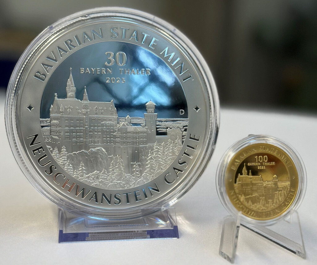 Am 2. Februar startet das Hauptmünzamt den Verkauf einer Neuauflage des Bayern Thalers mit anderem Neuschwanstein-Motiv.