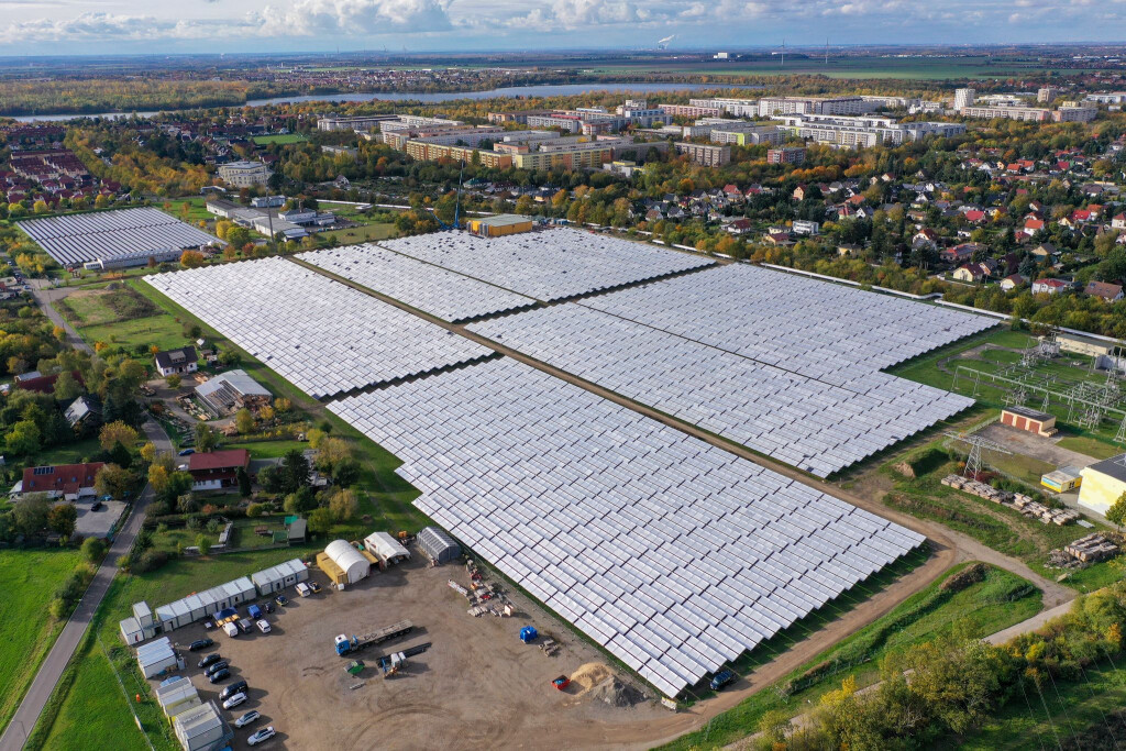 13.200 Kollektoren auf 65.208 Quadratmetern Fläche sollen für klimaneutrale Fernwärme in Leipzig sorgen.