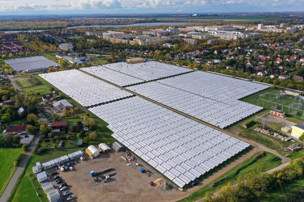 13.200 Kollektoren auf 65.208 Quadratmetern Fläche sollen für klimaneutrale Fernwärme in Leipzig sorgen.