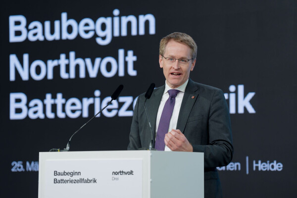 Die Regierung von Daniel Günther (CDU) hat nach Ansicht des Landesverfassungsgerichts nicht ausreichend über die geplante Northvolt-Förderung informiert. (Archivbild)