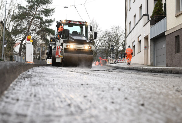 Unter anderem für Verkehrsprojekte brauche es schnellere Verfahren, fordert der Städtetag. (Symbolbild)