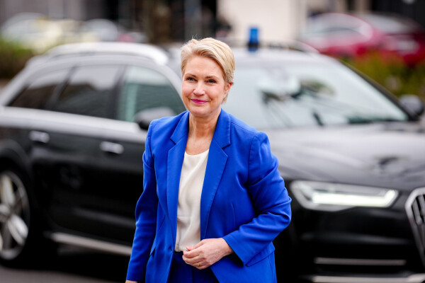 Die Regierungschefs der Bundesländer treffen sich in Berlin mit Kanzler Friedrich Merz (CDU). Mecklenburg-Vorpommerns Ministerpräsidentin Manuela Schwesig (SPD) will dabei erneut auch die Strompreise zum Thema machen. (Archivbild)