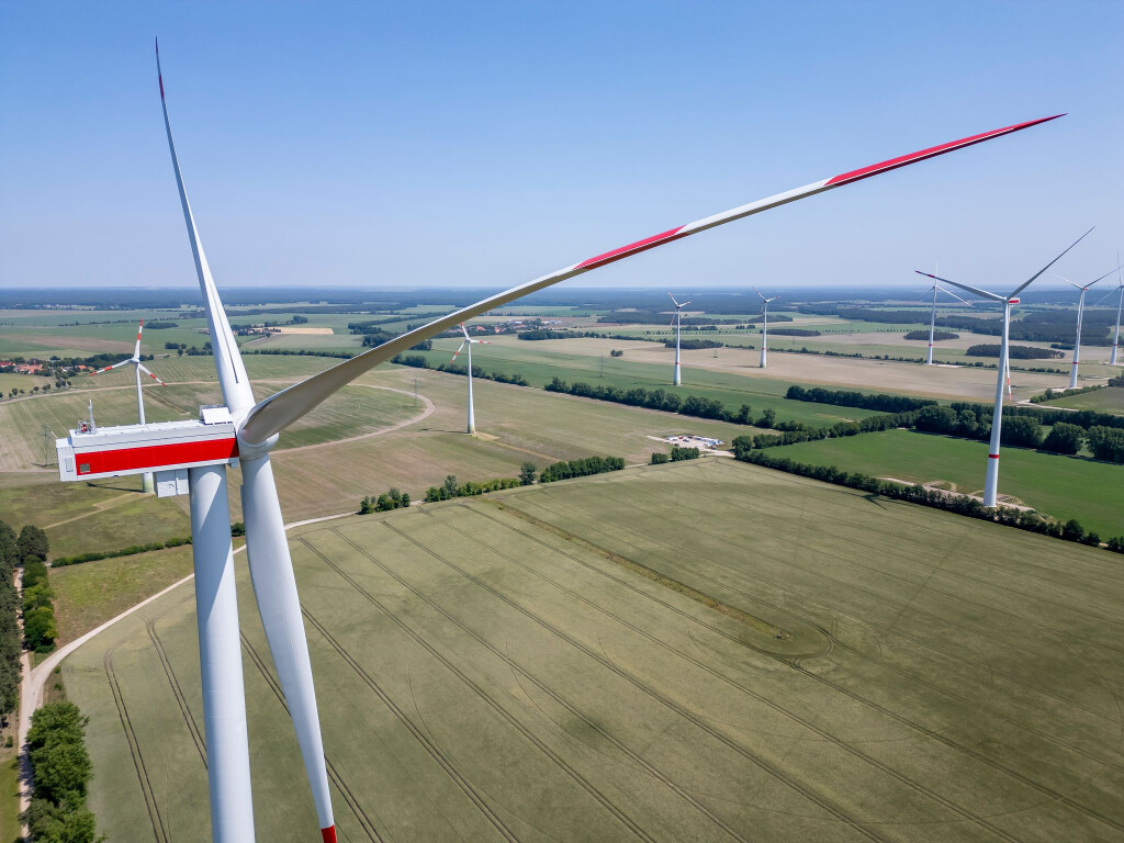 Die IHK Leipzig warnt, dass ohne weiteren Ausbau der erneuerbaren Energien Investitionen und Wettbewerbsfähigkeit der Wirtschaft gefährdet sind (Archivbild)