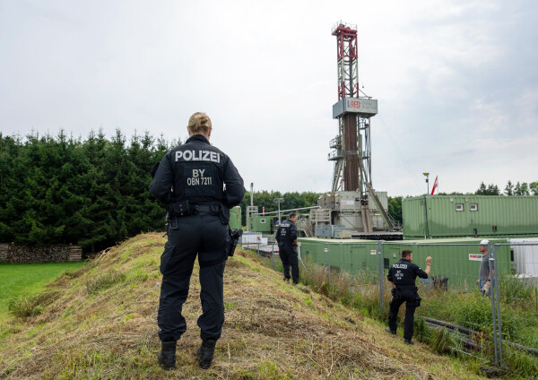 Immer wieder störten Proteste von Umweltschützern und Anwohnern die Gasbohrung - dennoch kommt das Projekt immer weiter voran. (Archivbild)