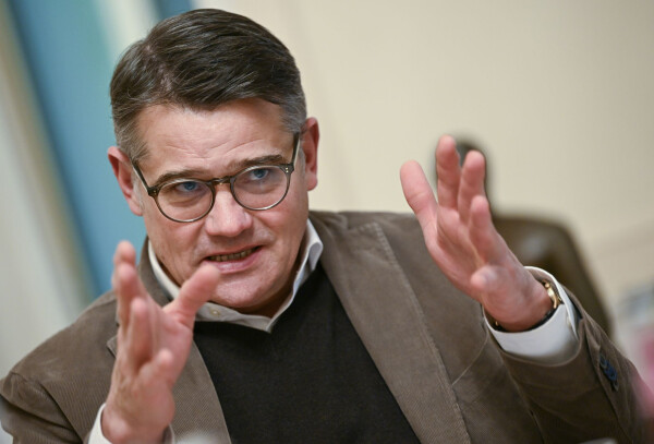 Hessens Ministerpräsident Boris Rhein (CDU) verweist darauf, dass auch Unternehmen auf bezahlbare Energie angewiesen sind. (Archivbild)
