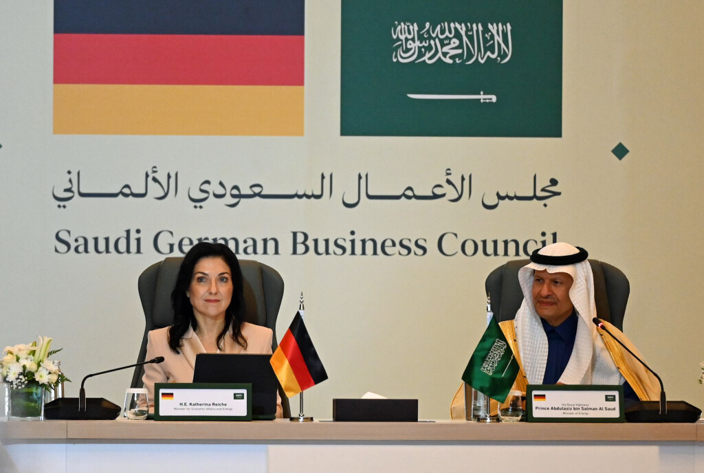 Bundeswirtschaftsministerin Katherina Reiche (CDU) und ihr saudi-arabisches Gegenüber, Energieminister Abdulasis bin Salman, haben eine stärkere Zusammenarbeit im Energiebereich vereinbart.