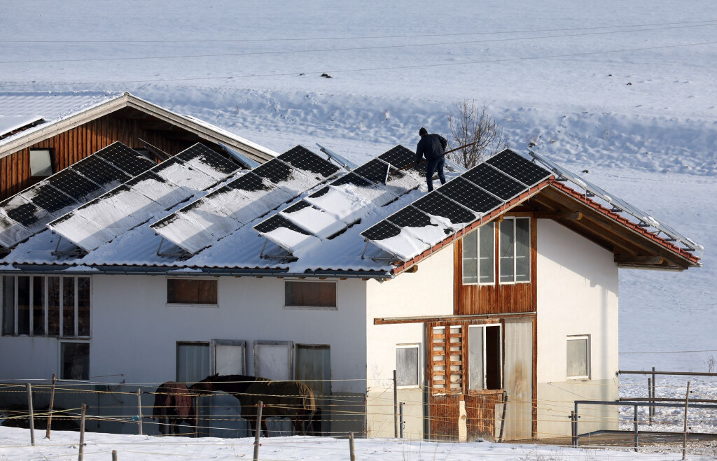 Im vergangenen Jahr produzierten private Solaranlagen in Saarland und im Bayern im Schnitt den meisten Strom.(Archiv)