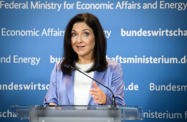Ministerin Reiche reagiert auf Aussagen des Finanzministers.