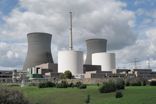 Seit Wochen arbeiten Spezialisten daran, dass die beiden monumentalen Bauwerke durch Sprengungen binnen Sekunden dem Erdboden gleich gemacht werden. (Archivbild)