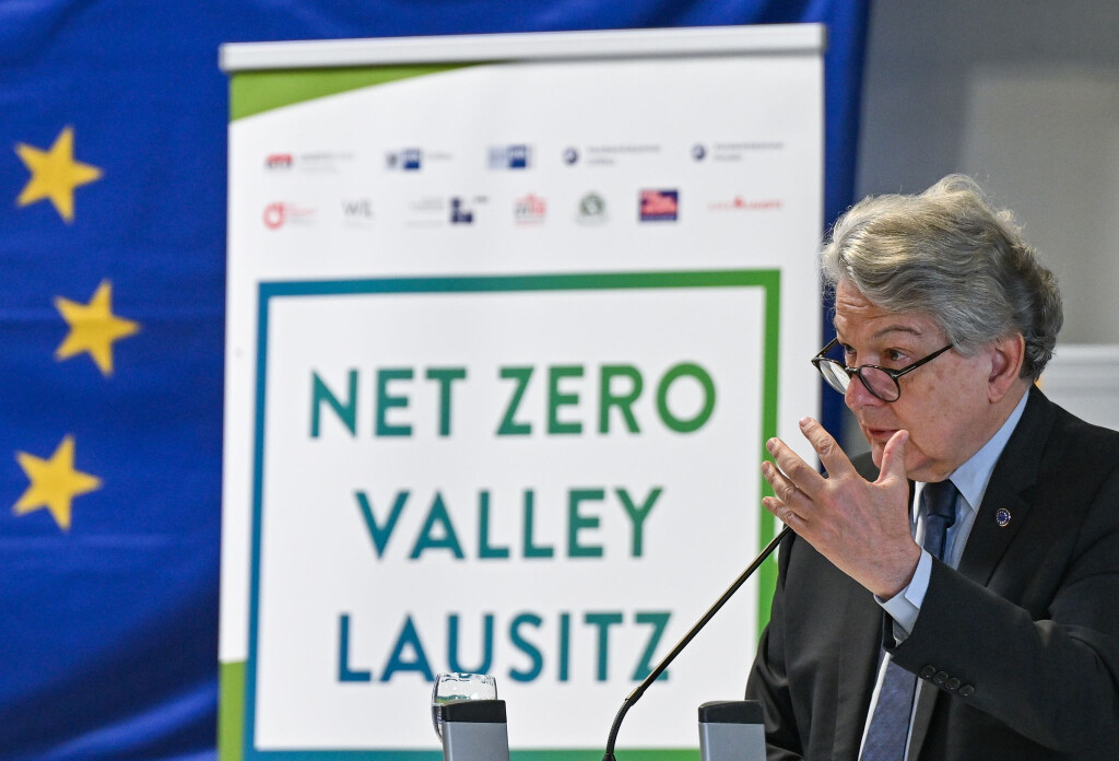 Die Lausitz wird Net Zero Valley - eine Initiative der EU zur Ansiedlung klimafreundlicher Technologien. Auch der EU-Kommissar Thierry Breton besuchte vor Monaten angesichts der Bewerbung die Region.