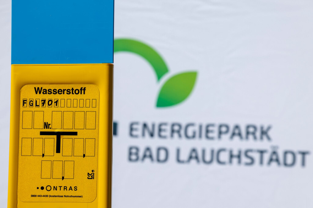 Die Leitung soll künftig grünen Wasserstoff zur Raffinerie transportieren. (Archivbild)