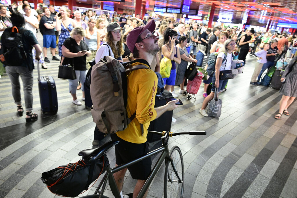 Ein Stromausfall hat am Freitag große Teile Tschechiens und der Millionenmetropole Prag lahmgelegt.