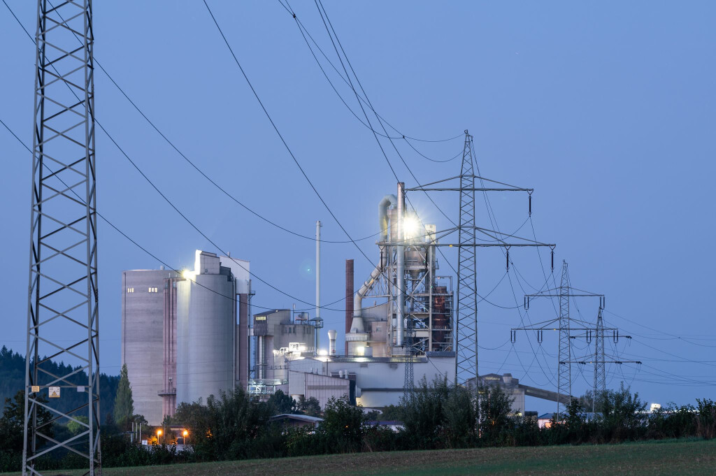 Energieintensive Betriebe wie zum Beispiel Zementwerke kommen für die Förderung in Frage. (Symbolbild)