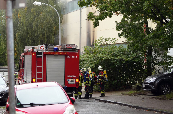 Die Feuerwehr war am Dienstag bei dem Brand in einem Umspannwerk im Einsatz.