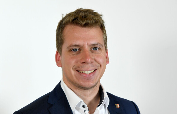 Umweltstaatssekretär Joschka Knuth befürchtet, dass Stromkunden in Norddeutschland weniger von der Entlastung spüren werden als in anderen Regionen. (Archivbild)