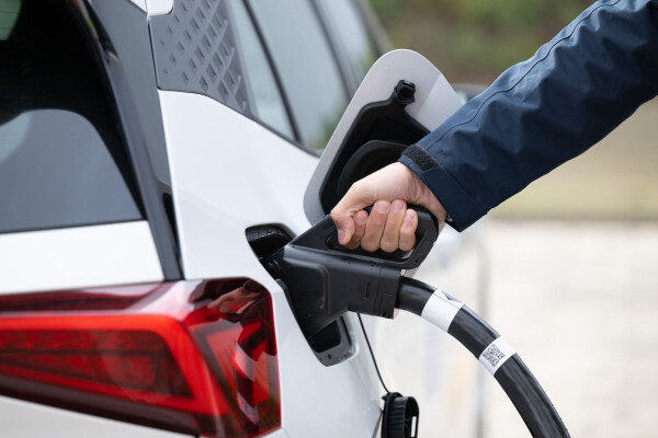 An der A36 bei Wernigerode können Elektroautos nun schnell geladen werden. (Symbolbild)