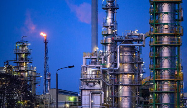 Die Ölraffinerie PCK in Schwedt bezieht kein russisches Öl mehr, erhält aber über die durch Russland verlaufende Druschba-Pipeline Öl aus Kasachstan. (Archivbild)