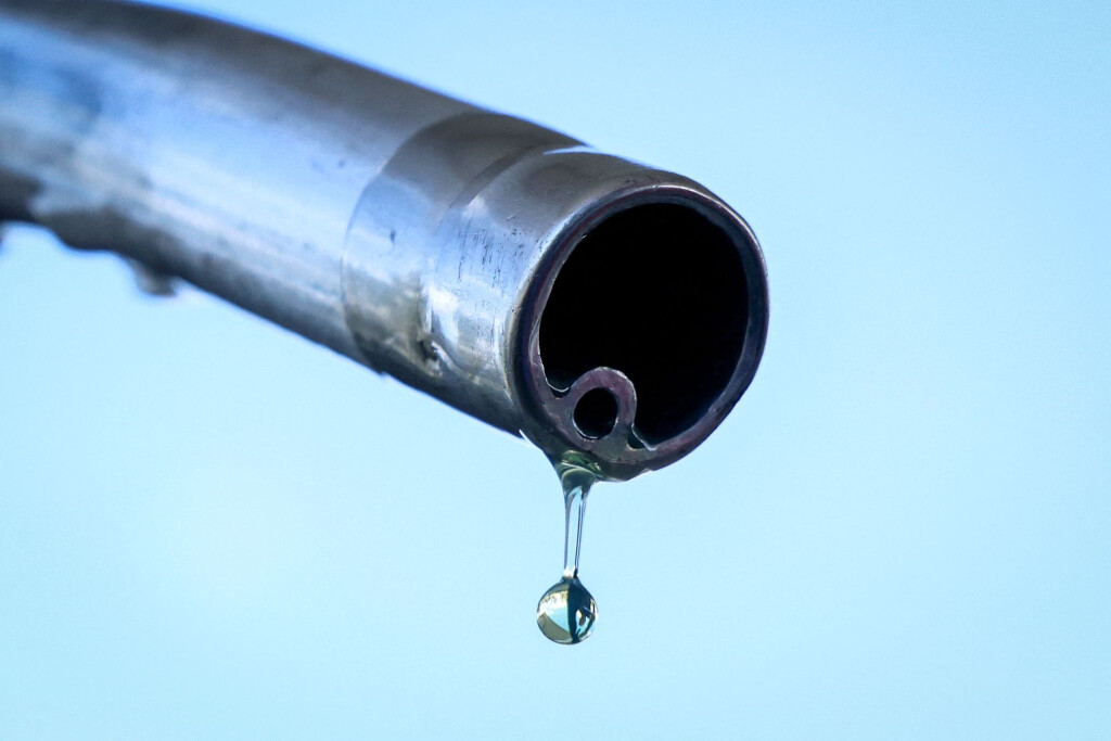 Seit dem 1. April dürfen die Spritpreise an den Tankstellen nur noch einmal täglich um 12.00 Uhr erhöht werden.