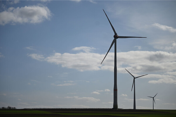 Wie geltende Vorgaben für den Bau und Betrieb von Windkraftanlagen zu bewerten sind, darüber gehen die Meinungen teils deutlich auseinander. (Archivfoto)