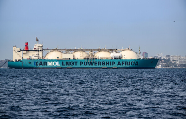 Gas-Frachter vor Dakar an der Küste von Senegal: LNG aus Afrika spielt eine wachsende Rolle. (Archivbild)