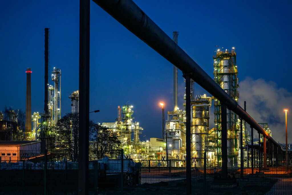 Die den Nordosten Deutschlands mit Treibstoff versorgende PCK Schwedt wird ab Mai nicht mehr auf kasachisches Öl aus der Pipeline Druschba zurückgreifen können. (Archivbild)