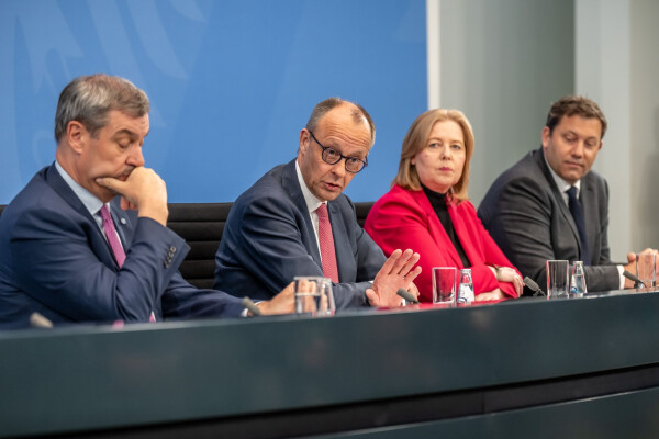 Vor dem Wochenende hatte sich der Streit innerhalb der Koalition über Entlastungen der Verbraucher angesichts der hohen Spritpreise verschärft.