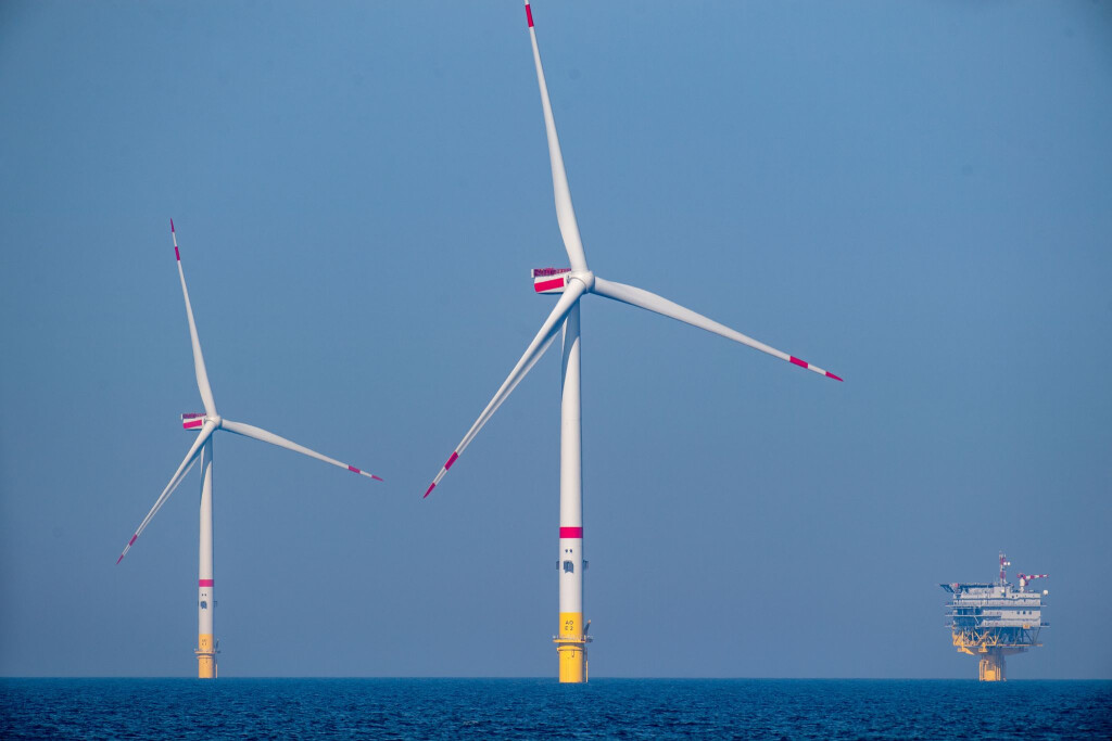 Die Energieerzeugung aus Windkraft soll in der Ostsee ausgebaut werden. Nun gab es einen weiteren Baustart. (Symbolbild)