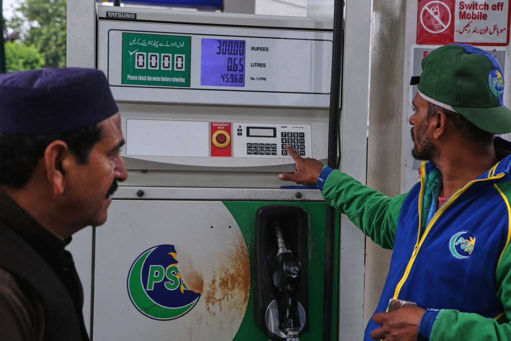Spritpreise in Pakistan steigen wegen der Folgen des Iran-Kriegs massiv.