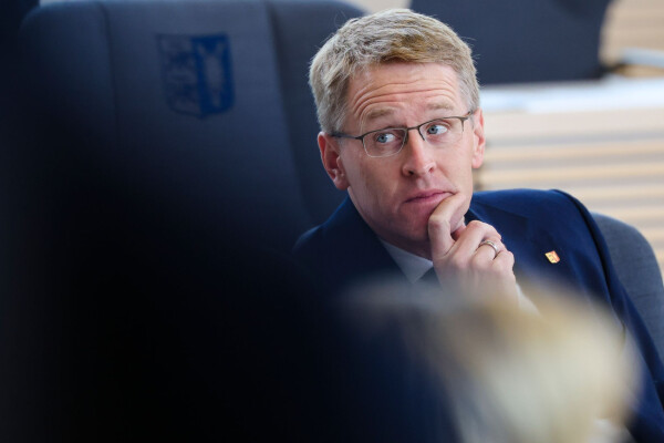 Befindet sich in Gesprächen mit dem US-Unternehmen Lyten: Schleswig-Holsteins Ministerpräsident Günther. (Archivbild)