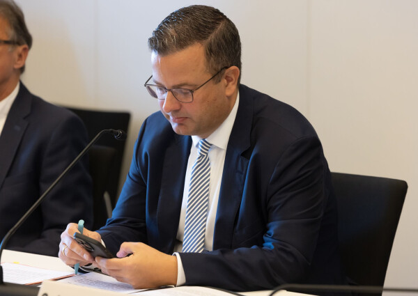 CDU-Obmann Sebastian Ehlers wirft Ministerpräsidentin Manuela Schwesig «abenteuerliche Dialektik» vor. (Archivbild)