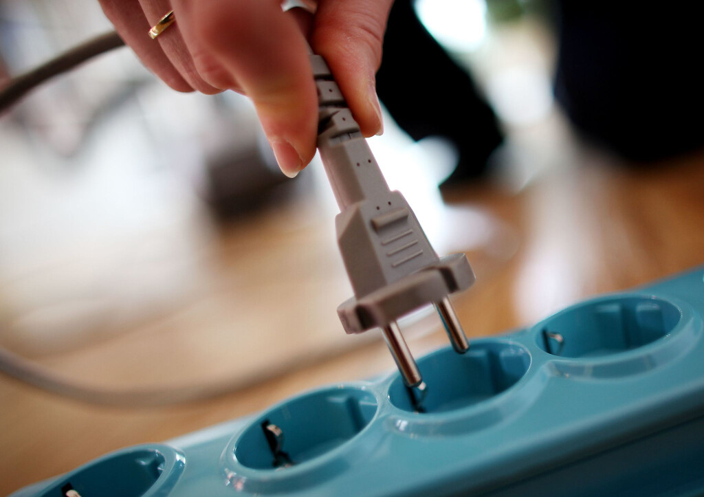 Ab 2026 zahlen viele Kundinnen und Kunden für Strom weniger Geld. (Symbolbild)