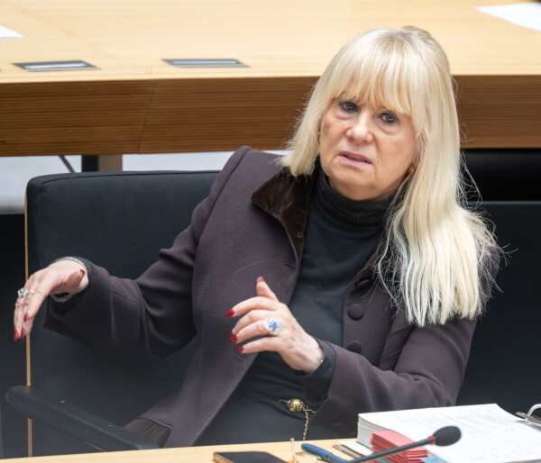 Innensenatorin Spranger äußert sich enttäuscht über die von der Bundesregierung angekündigten Entlastungen für Verbraucherinnen und Verbraucher. (Archivbild)