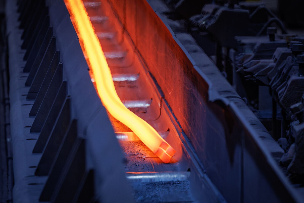 Mehr als 20 Millionen Euro hat der Stahlhersteller Georgsmarienhütte in eine neue Walzanlage investiert.