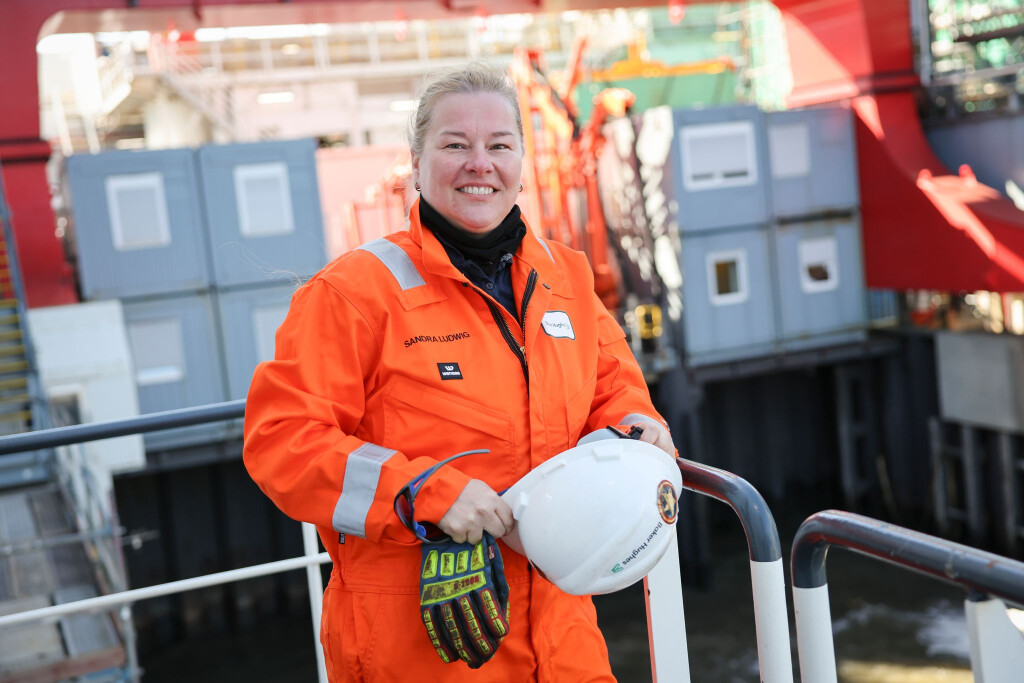 Sandra Ludwig ist eine der wenigen Frauen, die regelmäßig auf der einzigen deutschen Offshore-Bohrinsel arbeiten.