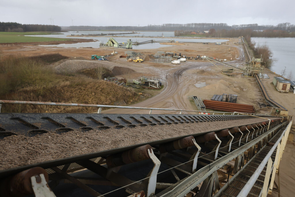 Erneut beschäftigt sich das NRW-Oberverwaltungsgericht mit dem Kiesabbau am Niederrhein. (Archivbild)