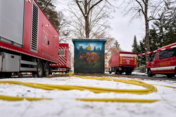 Hilfe kommt nach dem Stromausfall im Südwesten Berlins auch aus anderen Bundesländern.
