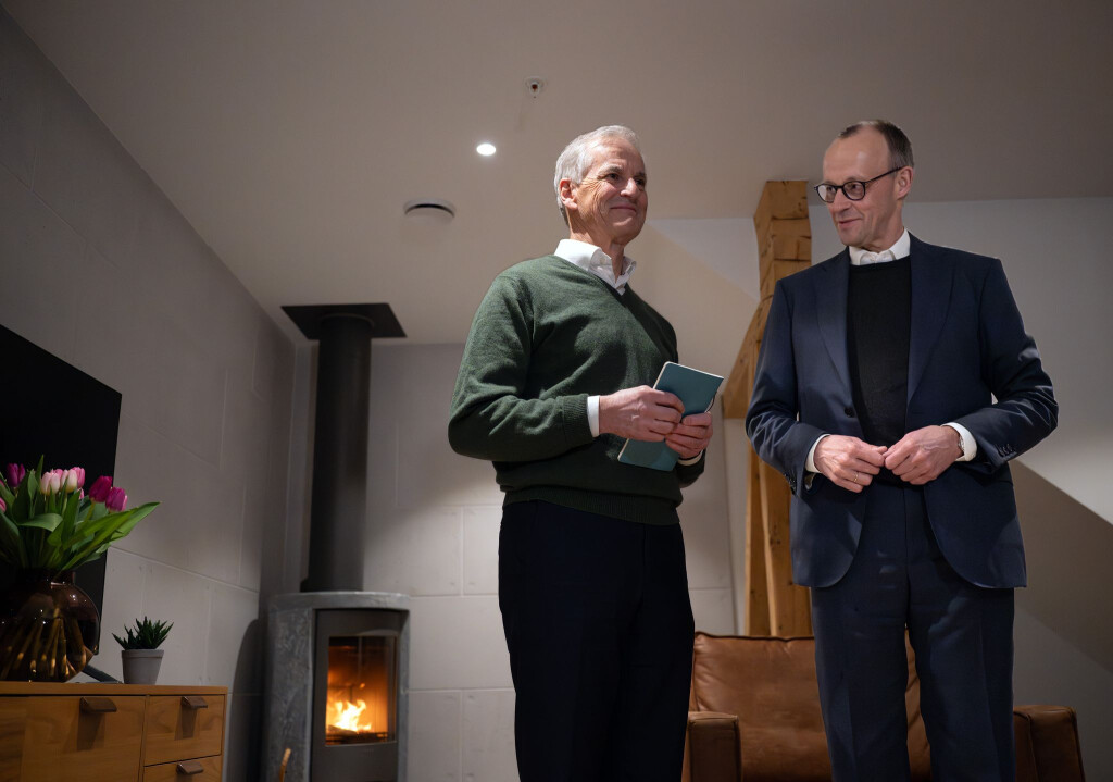 Gleich nach der Ankunft traf sich der Kanzler mit Norwegens Regierungschef zum Vier-Augen-Gespräch.