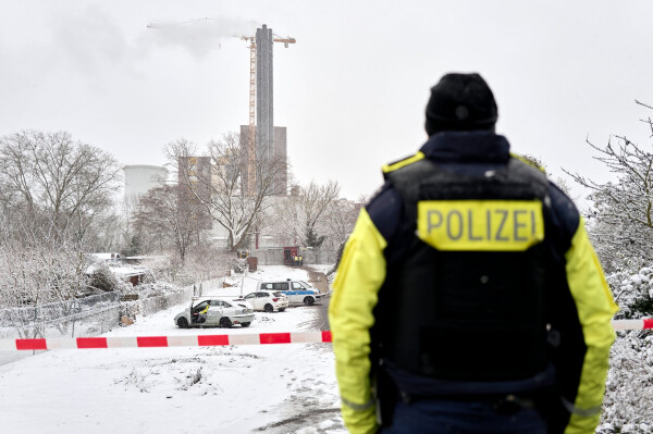 Die Polizei ermittelt nach dem Stromausfall im Südwesten Berlins wegen Brandstiftung.