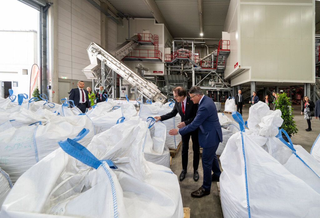 Zur Eröffnung kam Ministerpräsident Boris Rhein (CDU, r).