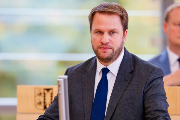 Die Landesregierung müsse bei der Stromsteuer im Bundesrat aktiv werden, fordert FDP-Fraktionschef Christopher Vogt. (Archivbild)