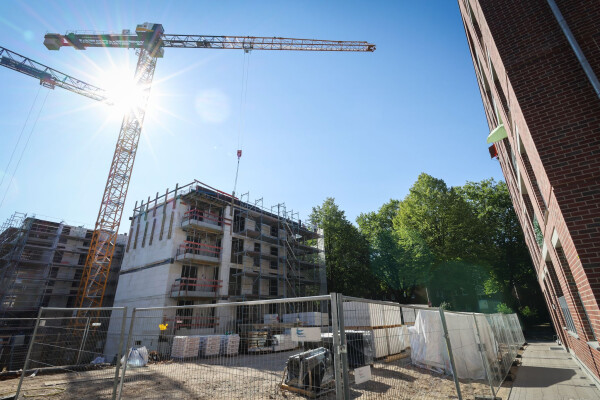 Hamburg fordert vom Bund beim geplanten Gebäudemodernisierungsgesetz eine Länderöffnungsklausel. (Archivbild)