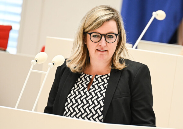 Martina Klement (CSU) hält nichts von Forderungen nach einem Ende der Russland-Sanktionen für Öl und Gas. (Archivbild)