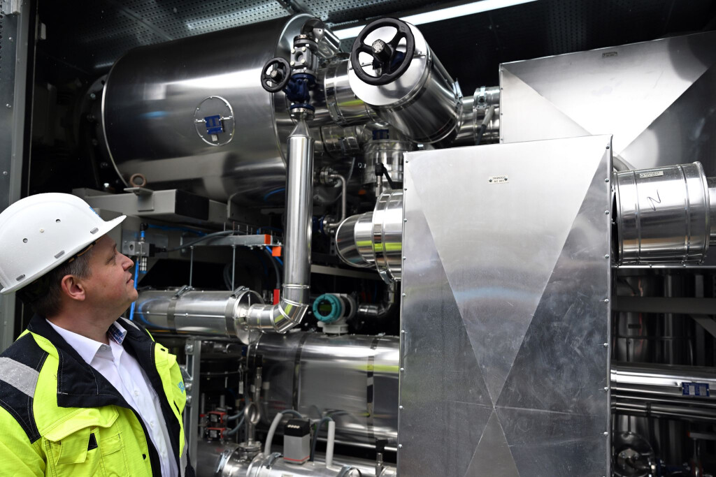 Abwärme aus einer Chemiefabrik für das Beheizen von 1.000 Haushalten: In Herne wurde jetzt eine neue Hochtemperatur-Wärmepumpe in Betrieb genommen.