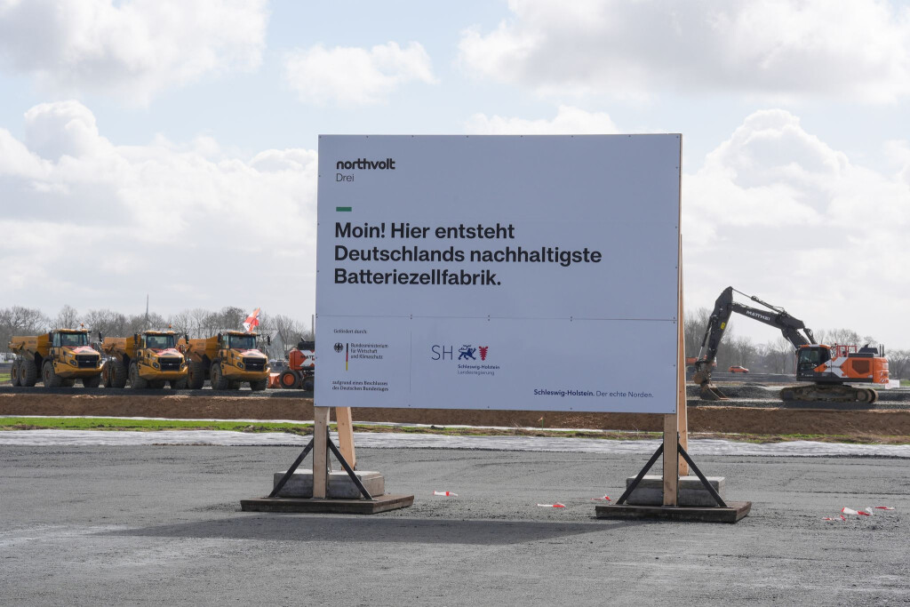 Baufeld der Northvolt-Fabrik bei Heide (Archivbild). Der schwedische Batteriehersteller steckt in finanziellen Schwierigkeiten.