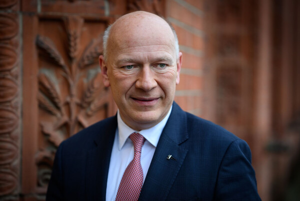 Berlins Regierender Bürgermeister Kai Wegner (CDU) verlangt eine schnelle Entlastung für Autofahrer. (Archivbild)