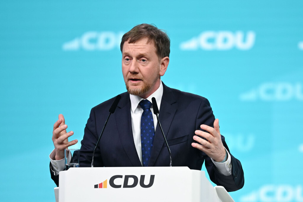 Sachsens Ministerpräsident Michael Kretschmer (CDU) warnt: «Wir geraten in eine Spirale, die im Desaster enden kann.» (Archivbild)