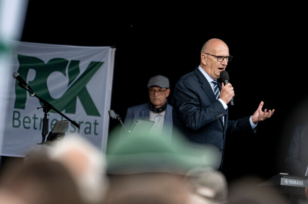 Brandenburgs Ministerpräsident Dietmar Woidke (SPD) kritisiert die Ankündigung Russlands, kein Öl mehr aus Kasachstan durch die Pipeline Druschba zur PCK-Raffinerie in Schwedt zu leiten.