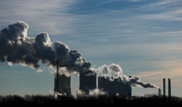 Bis 2045 soll die Industrie klimaneutral produzieren. (Symbolbild)