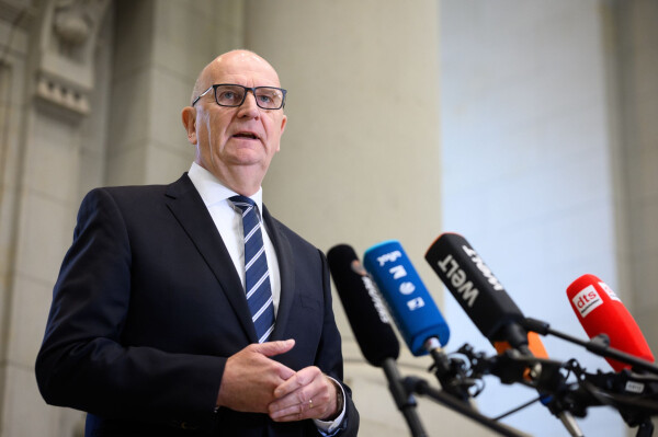 Brandenburgs Ministerpräsident Dietmar Woidke (SPD) kritisiert die Entlastungsprämie. (Archivbild)