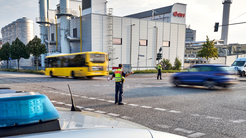 Nach dem Stromausfall im Berliner Südosten versagen auch Ampeln.